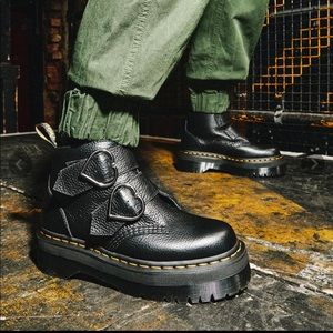 Dr Martens Devon heart platform boots